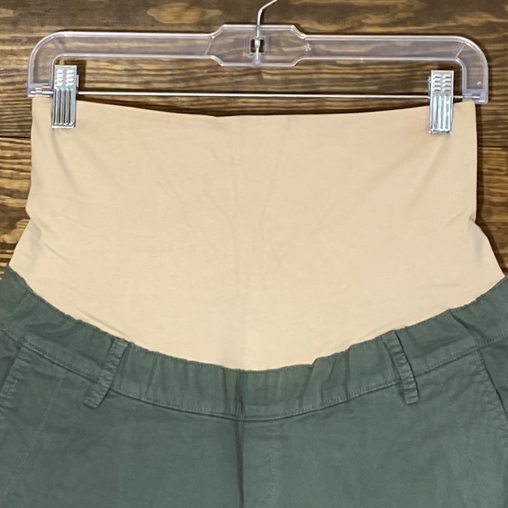 4" Maternity Full Panel Stretch Khaki Shorts - Picture 4 of 9